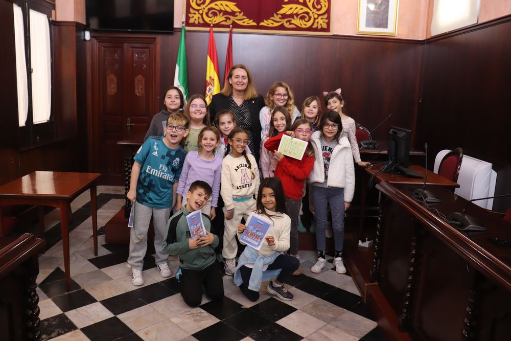 Visita del alumnado del CEIP Reggio a la Casa Consistorial y al Teatro Principal