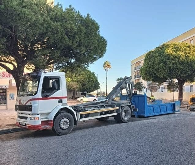 A licitación el contrato para el servicio de alquiler de maquinaria y camiones para la Brigada de Infraestructuras