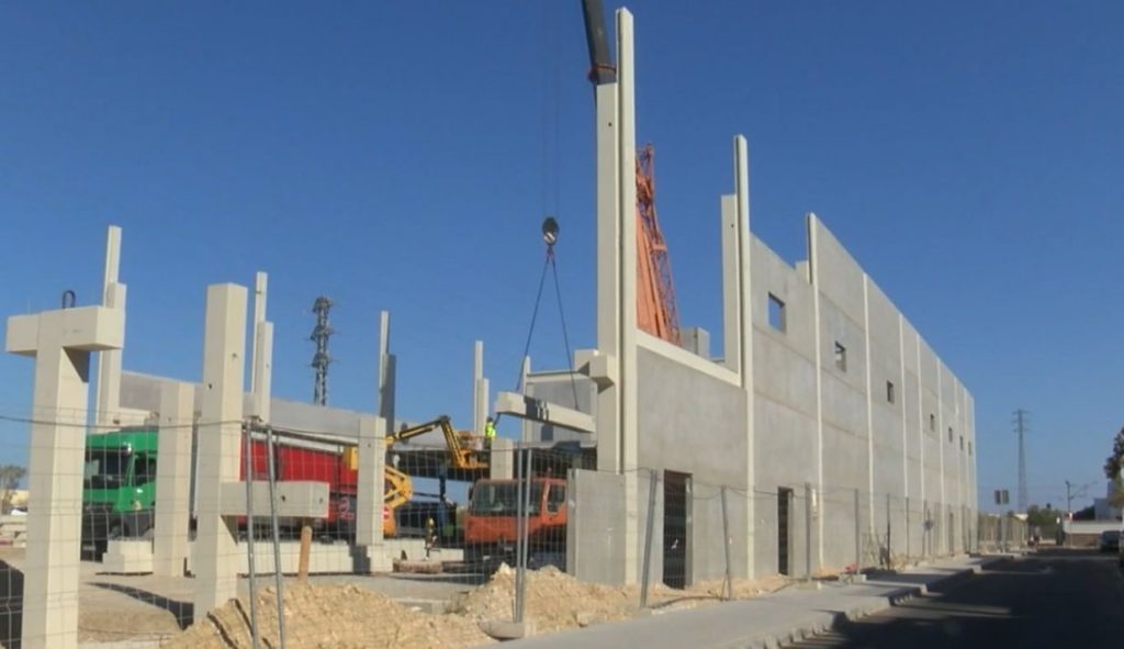 El concejal de Urbanismo atiende a los vecinos y vecinas de la calle Temporal para abordar las mejoras en el drenaje urbano
