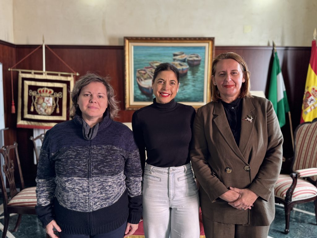 El Ayuntamiento de Puerto Real recibe a la karateka Esther García por sus recientes éxitos deportivos