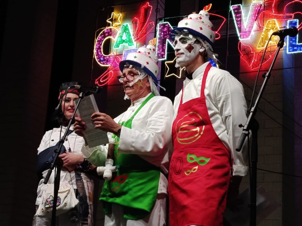 La imposición de la Serpentina de Plata junto al pregón y posterior quema del Jartible cierran el Carnaval de Puerto Real 2026