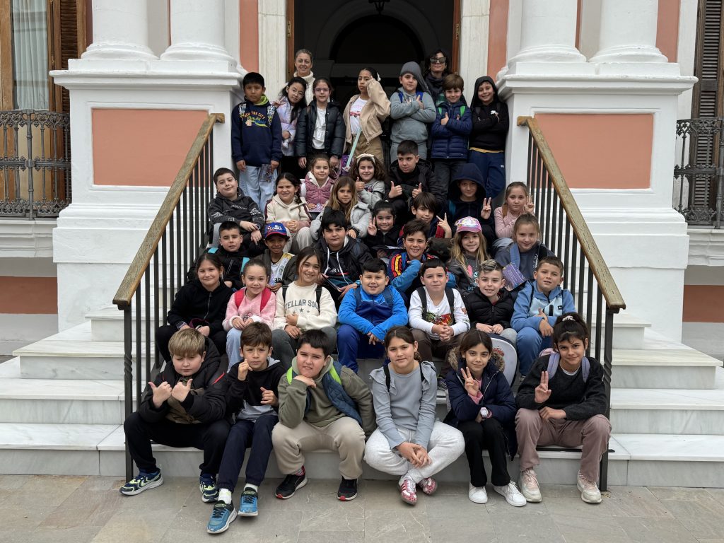 Alumnado del CEIP El Trocadero visita el Consistorio dentro del programa “Conoce tu Ayuntamiento”