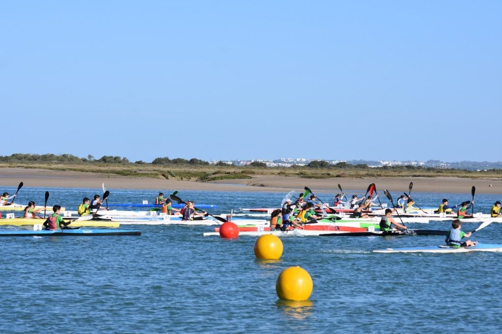 Gran participación en el Campeonato Andaluz de Media Maratón de Piraguas celebrado en Puerto Real