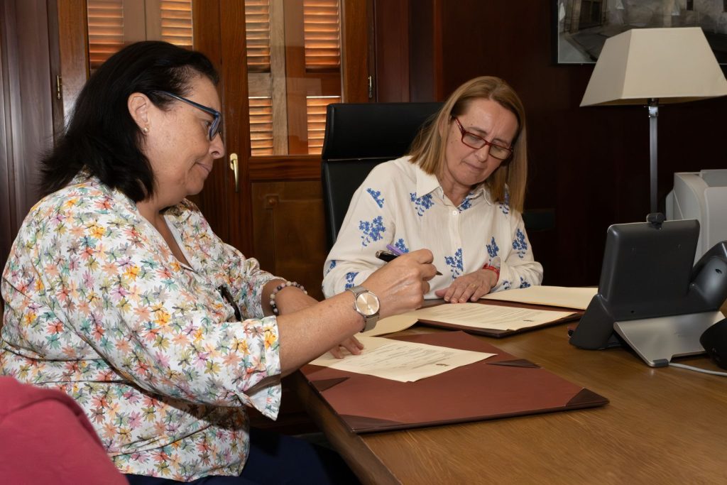 El Ayuntamiento impulsa talleres para mayores dentro del proyecto “Tejiendo Comunidad” en la Residencia Vedruna