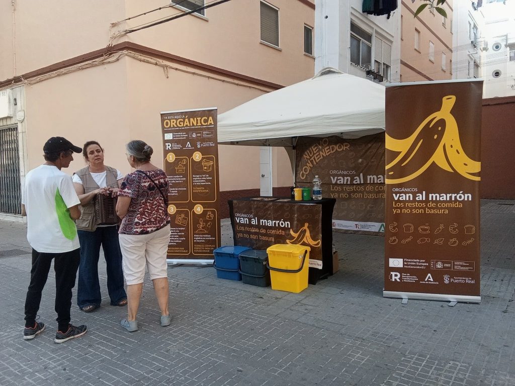 Un millar de hogares de Puerto Real disponen ya de sus kits para el reciclaje de residuos orgánicos