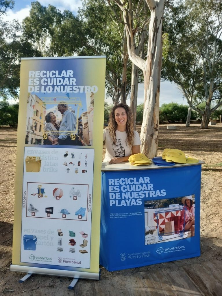 Puerto Real y Ecoembes acercan el reciclaje a la ciudadanía con una campaña de sensibilización en las playas